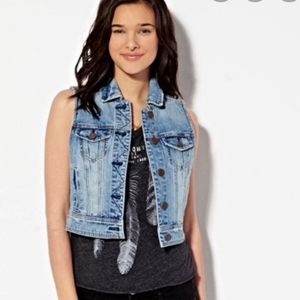 AE Light Denim Vest
